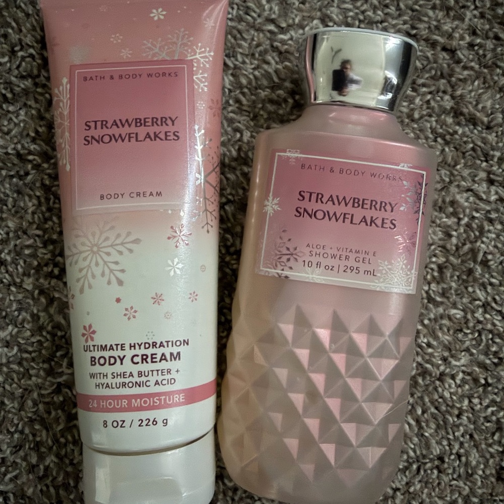 Bath & Body Works Strawberry Snowflakes Body Cream & Shower Gel - Pink